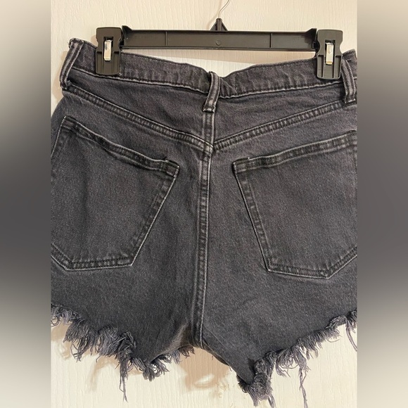 Abercrombie & Fitch 90s Relaxed Cut Off High Rise Black Denim Shorts Size 27 - Picture 12 of 14